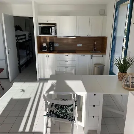 Domaine D'azur - Renovated 1br With Terrace Pool & Garage Le Lavandou