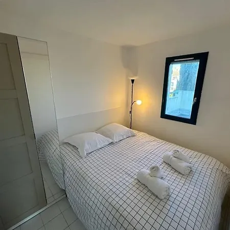 Domaine D'azur - Renovated 1br With Terrace Pool & Garage Apartament