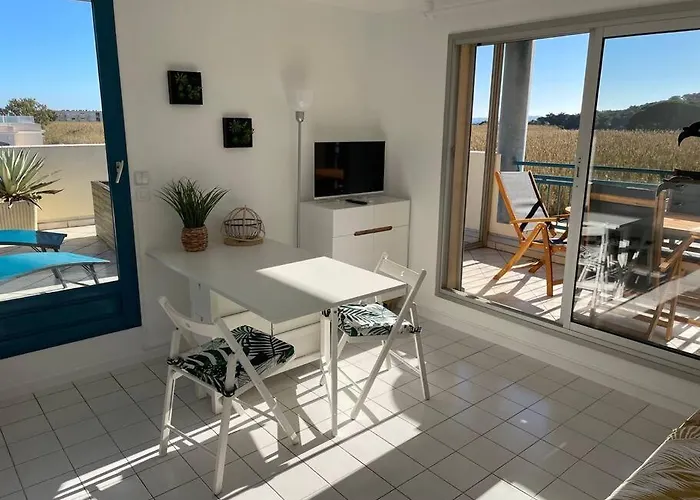 Domaine D'azur - Renovated 1br With Terrace Pool & Garage Appartement Le Lavandou