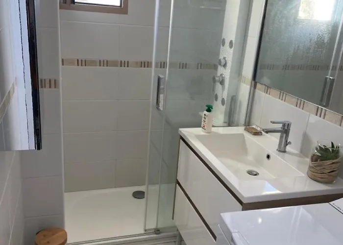 Domaine D'azur - Renovated 1br With Terrace Pool & Garage Appartamento