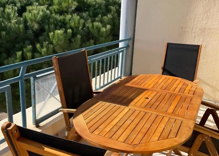 Domaine D'azur - Renovated 1br With Terrace Pool & Garage Le Lavandou