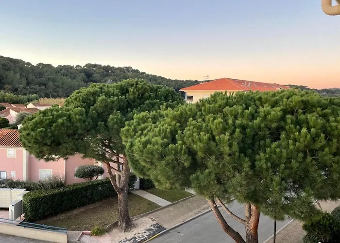 Domaine D'azur - Renovated 1br With Terrace Pool & Garage * Le Lavandou
