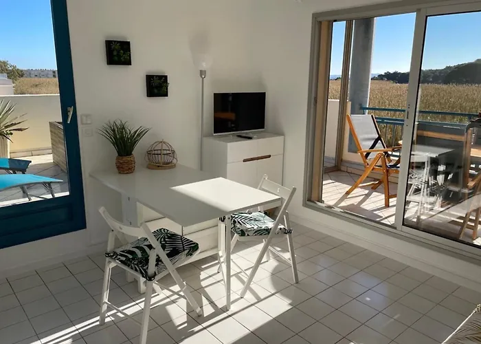 Domaine D'azur - Renovated 1br With Terrace Pool & Garage Appartement